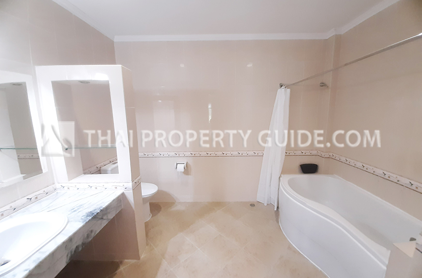 Townhouse in Sukhumvit 